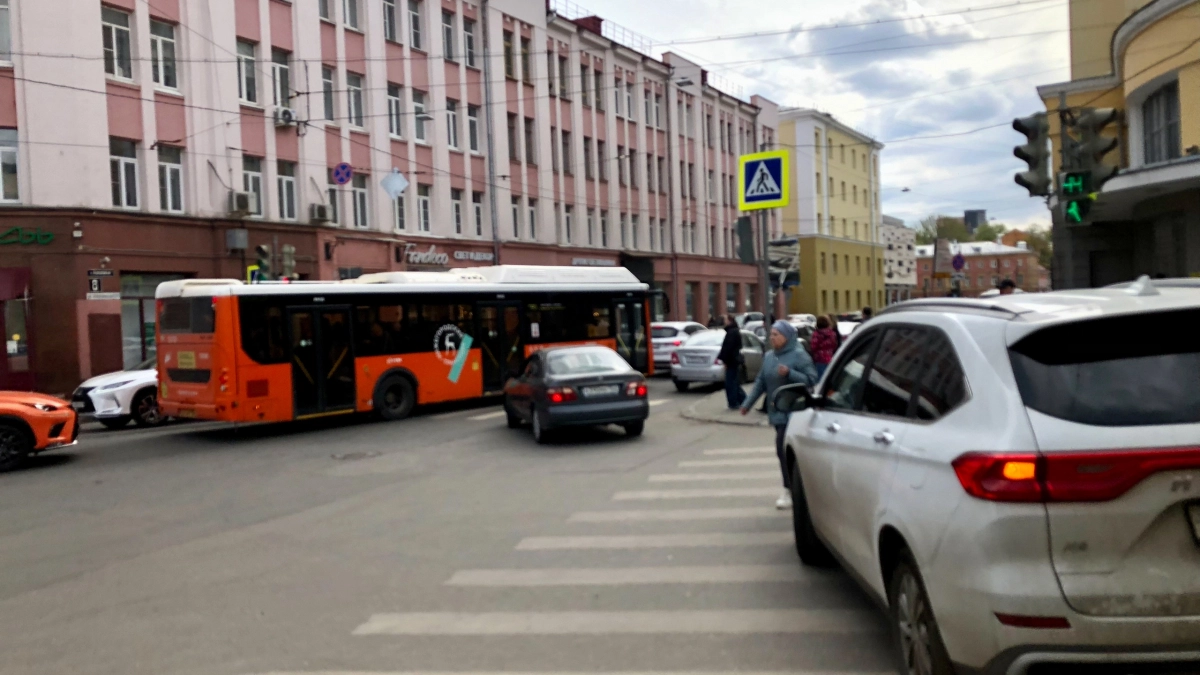 Хватит стоять перед зеброй: ГАИ разъяснили, когда водителю разрешено ехать не дожидаясь пешехода на дороге