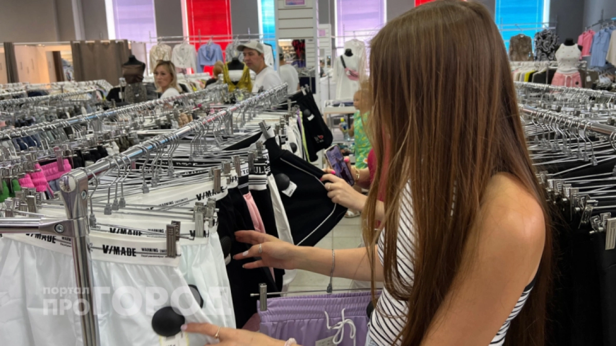 Вы носите на себе химикаты из магазина: почему первая стирка новой одежды защитит вас от дерматита