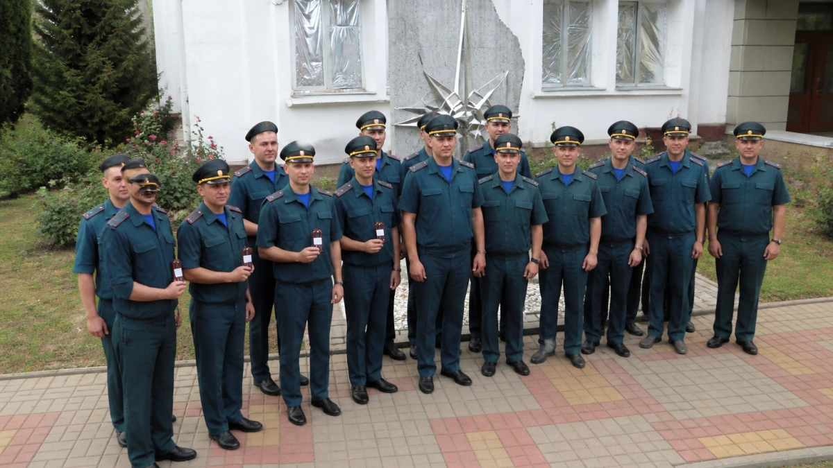 В Курске звания и награды вручили спасателям МЧС за мужество и профессионализм