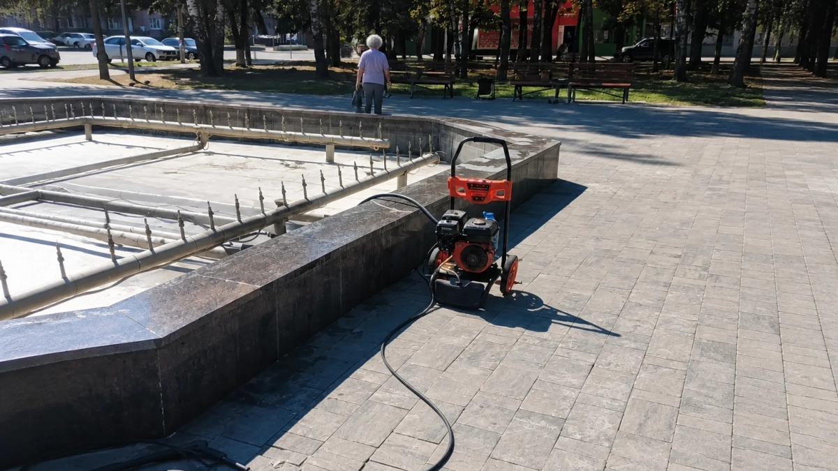 В курском парке Рокоссовского отремонтировали фонтан и промыли его систему