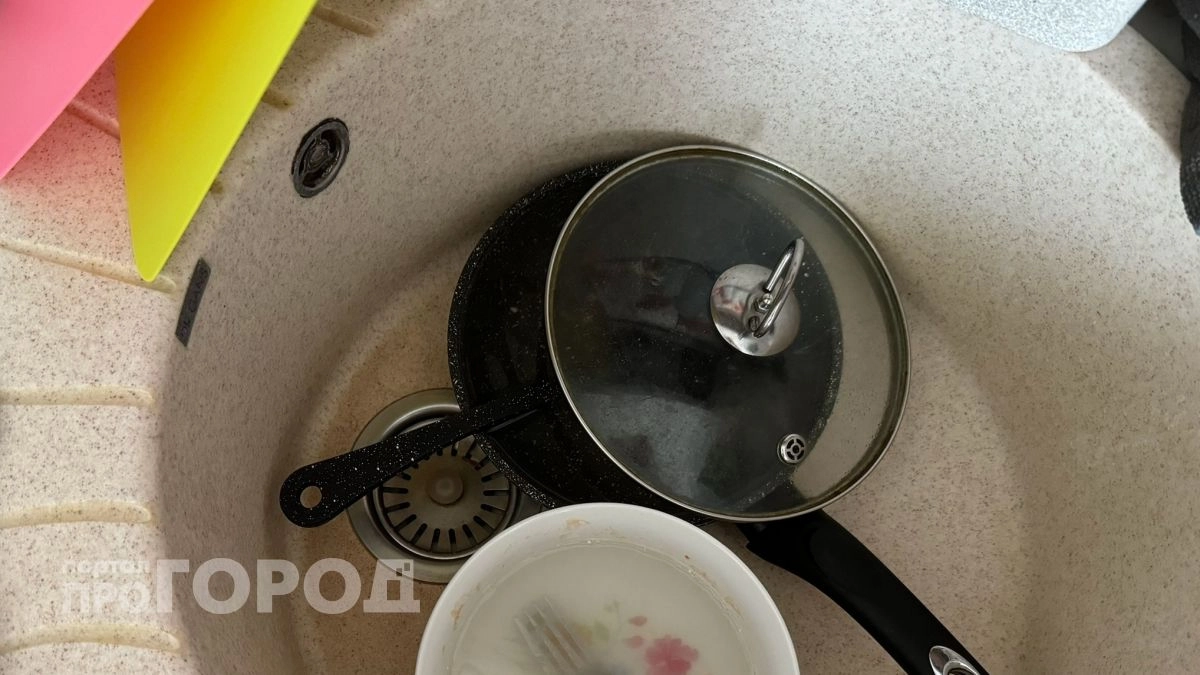 Многие годами не догадываются о реальной роли второго отверстия в раковине: вот почему оно обязательно нужно