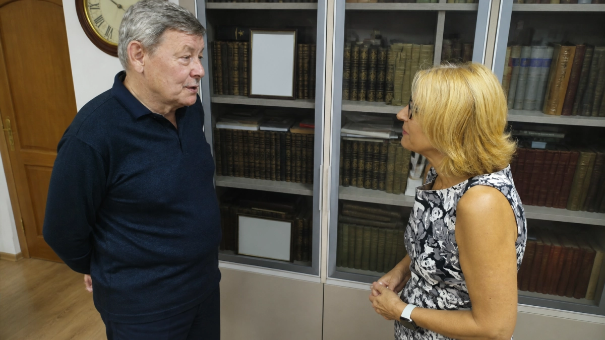 Писатель Александр Бондаренко приехал в Курск за материалами для книги о разведчике