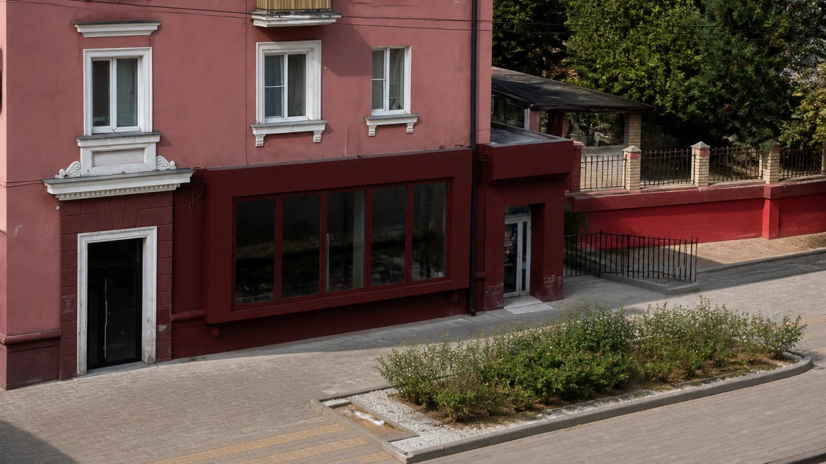 В Курске фасад кафе на Ленина быстро обновили после замечания мэра