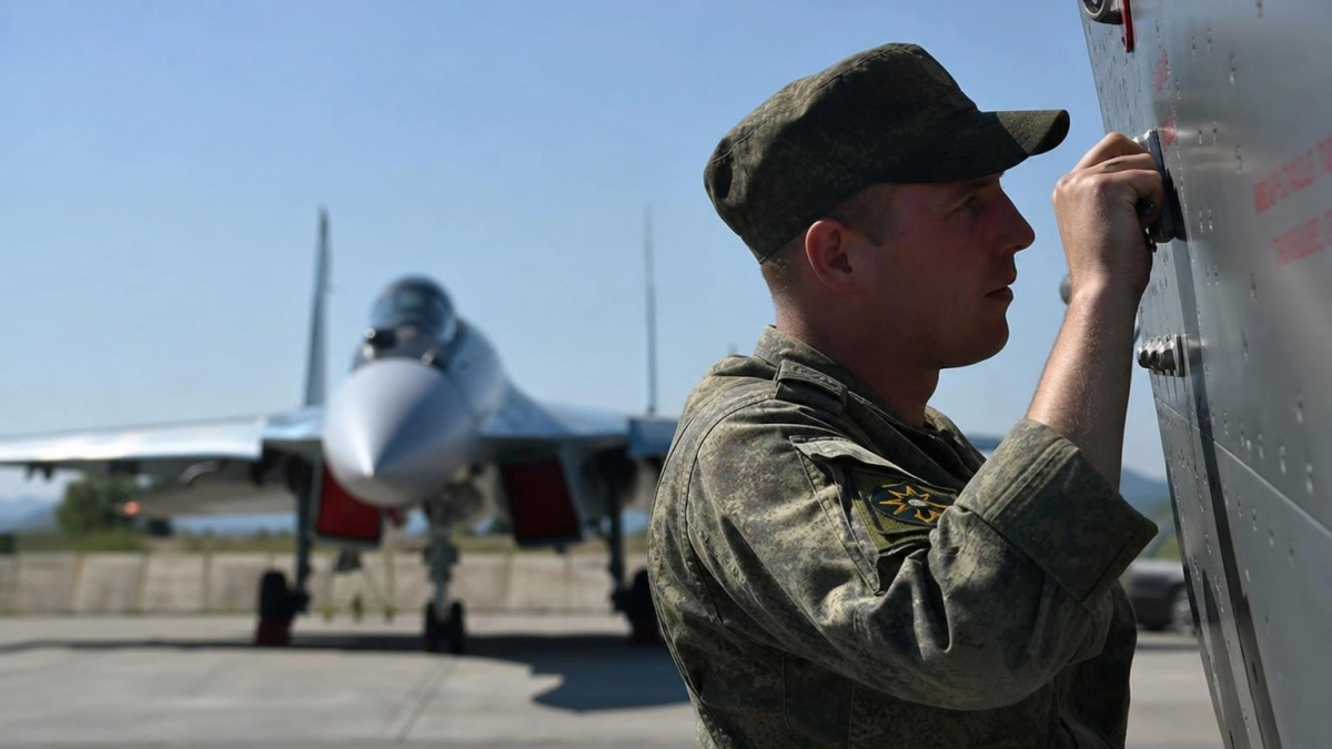 Котенок сообщил о столкновении двух Су-35С в небе над Курской областью