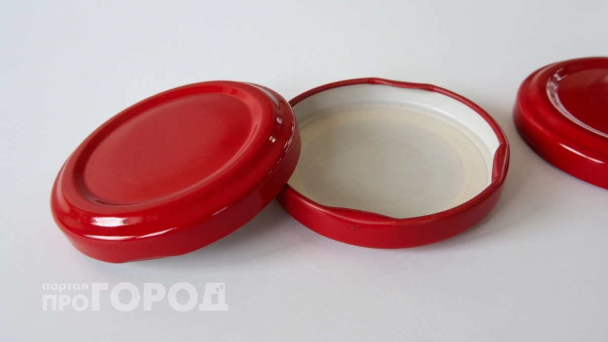Больше не выбрасываю винтовые крышки от банок: показываю пять умных способов применения в быту для экономии