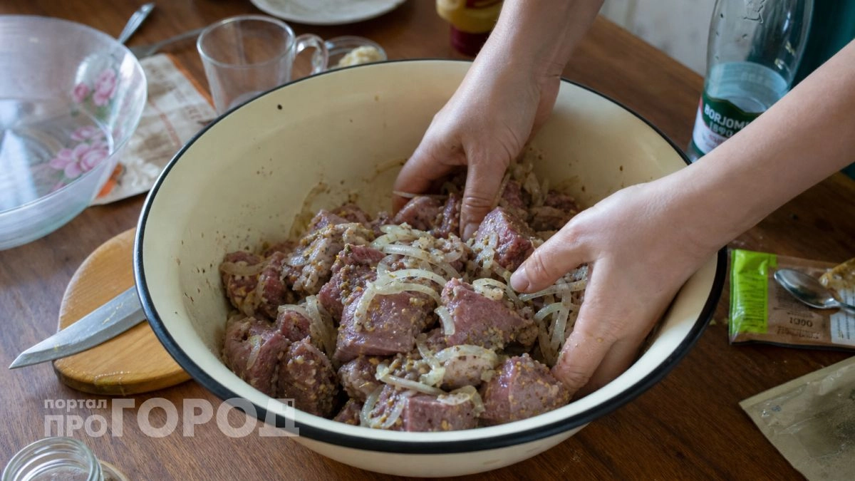 Секрет идеального шашлыка раскрыт: добавляю этот дешевый продукт и мясо становится мягче сливочного масла