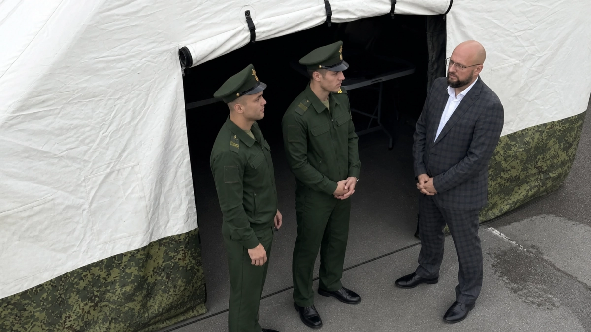 В Курске на Театральной площади открылся пункт отбора на контракт с выплатой 800 тысяч