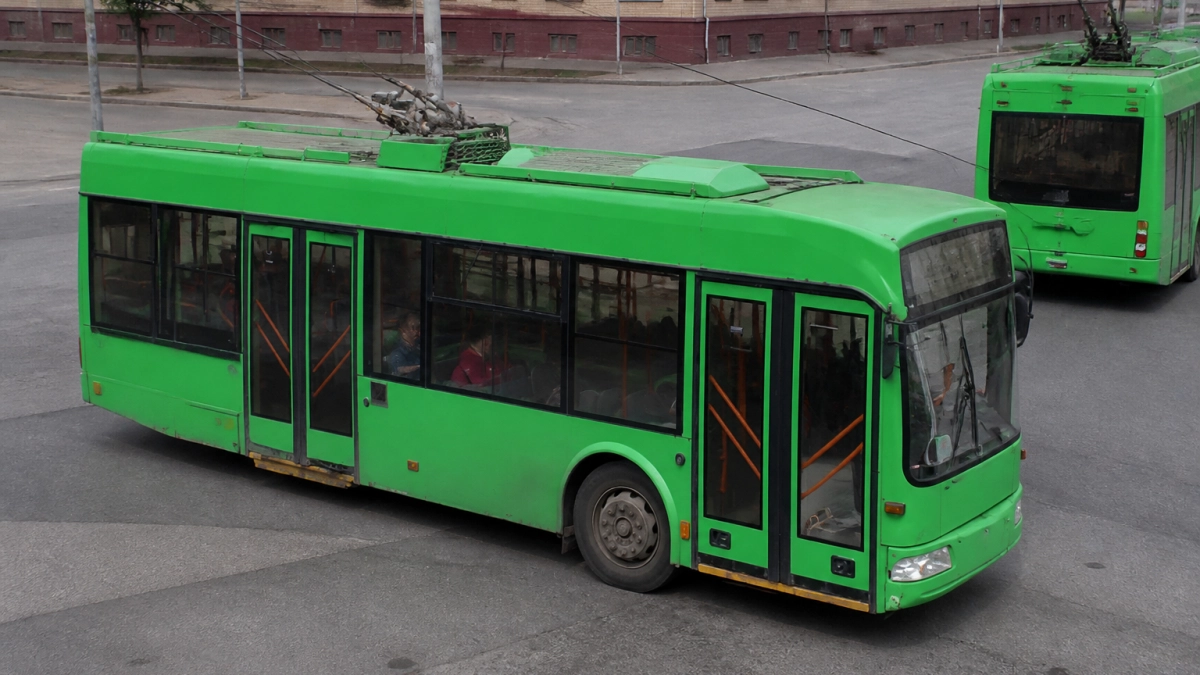 В центре Курска задерживаются троллейбусы из за обрыва контактной сети