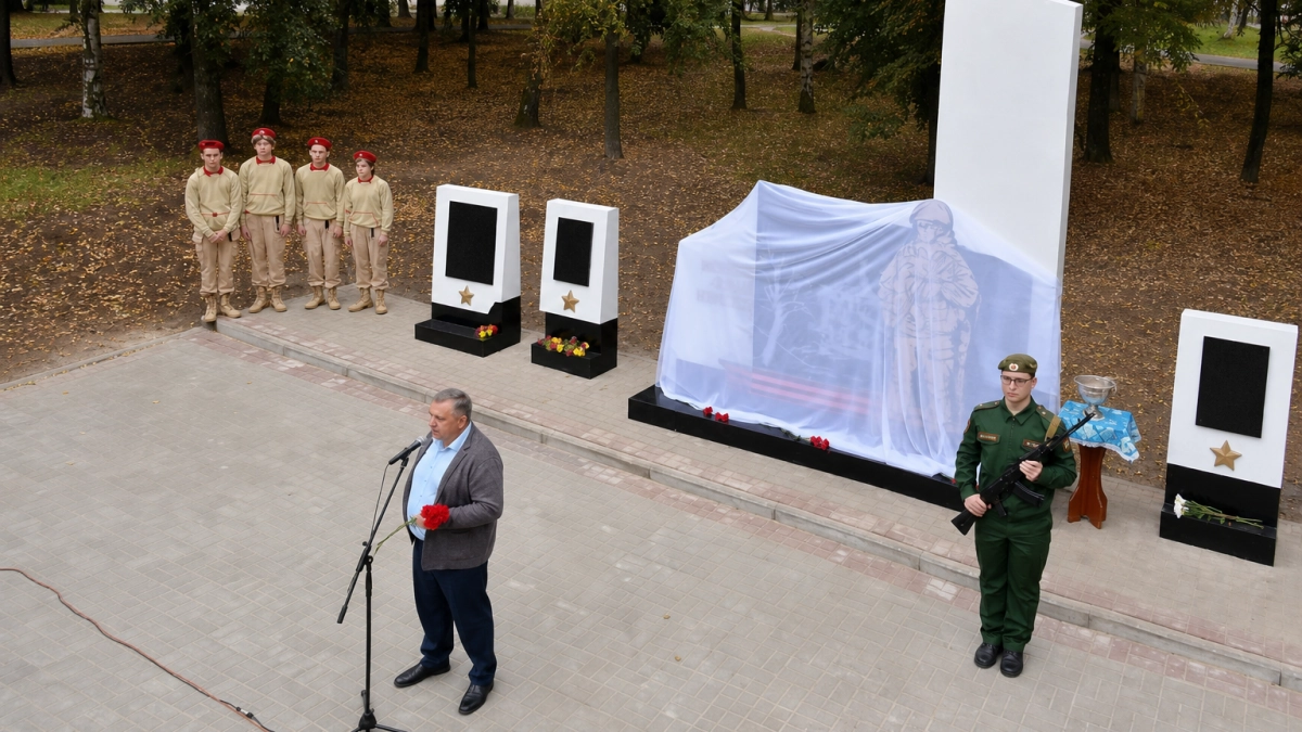 В Дмитриевском районе открыли памятный знак участникам СВО и погибшим героям