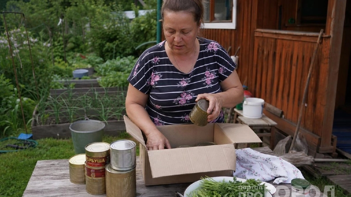 Перестала выбрасывать жестяные банки после покупки консервов: 7 способов сделать из них полезный декор