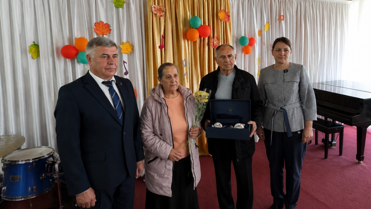 В Курской области супруги Поповы отметили изумрудную свадьбу после 55 лет вместе