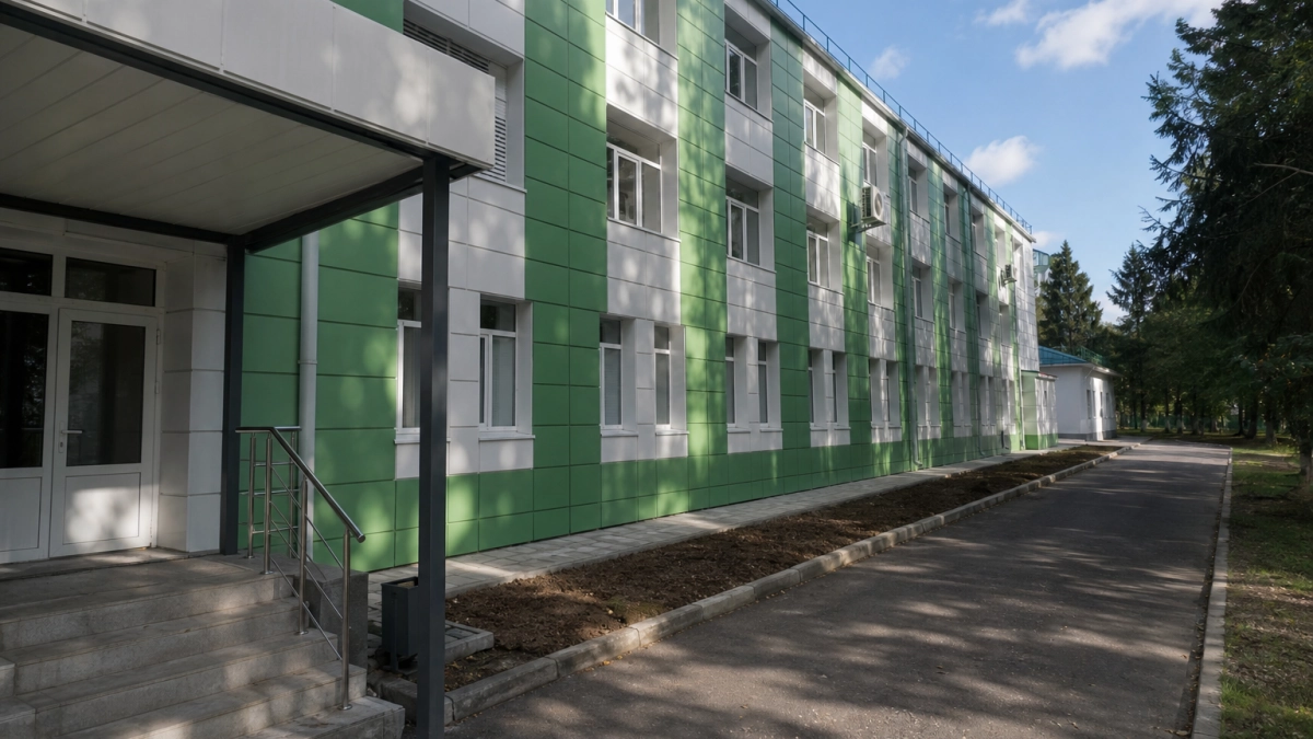 Капремонт поликлиники Дмитриевской ЦРБ в Курской области вышел на финальную стадию