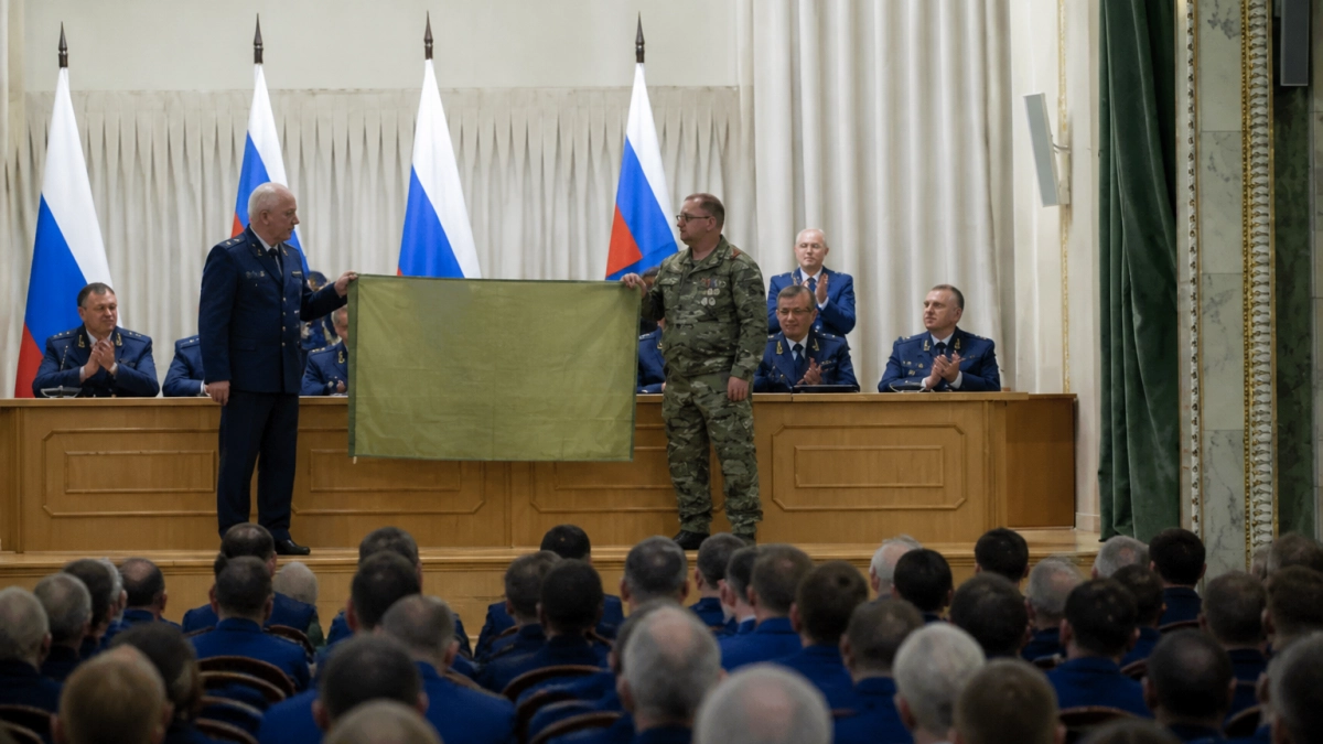 Доброволец «БАРС-Курск» на встрече с Генпрокурором получил знак «За заслуги»