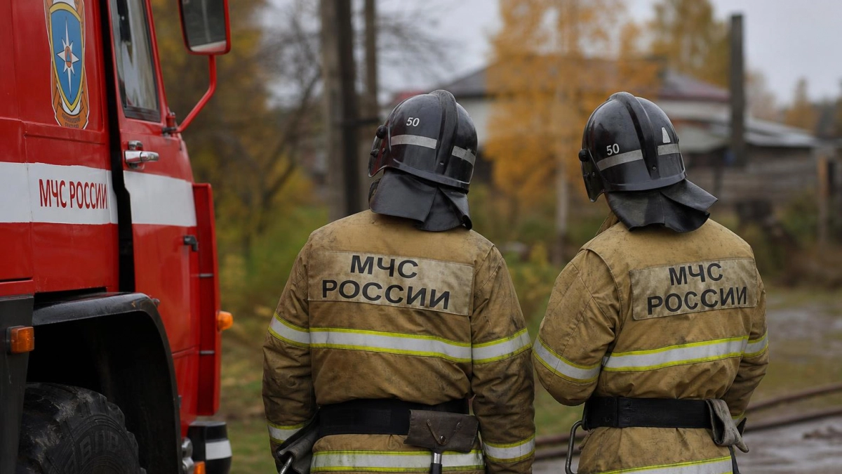 В Курской области трое детей сами выбрались из горящего дома и вызвали спасателей