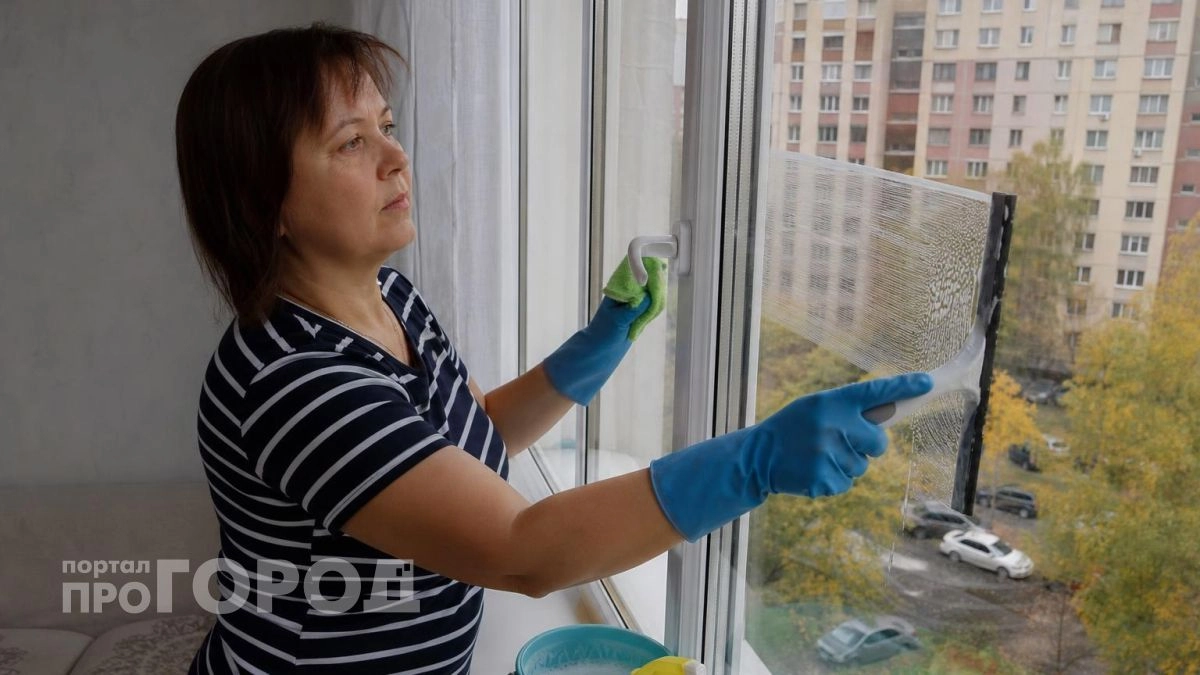 Забудьте про частую мойку окон: добавьте в воду этот дешевый компонент и наслаждайтесь идеальной чистотой до зимы