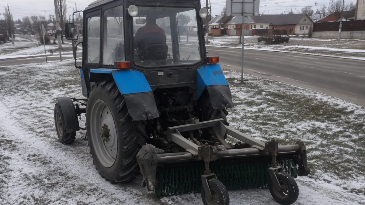 В Курске до конца года улицы и тротуары будет убирать Благоустройство