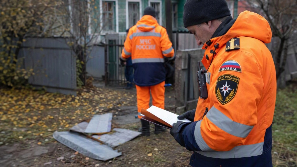 При атаке дрона на Хомутовку пострадали четыре человека, среди них две девочки