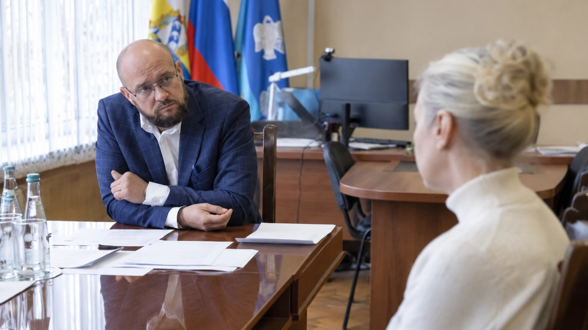 На выездном приеме в Железнодорожном округе Курска обсудили свет, дороги и землю