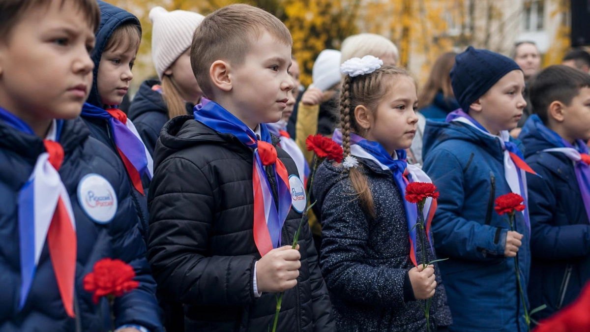 В Курске в день рождения Героя Булатова первоклассников посвятили в «Орлята России»
