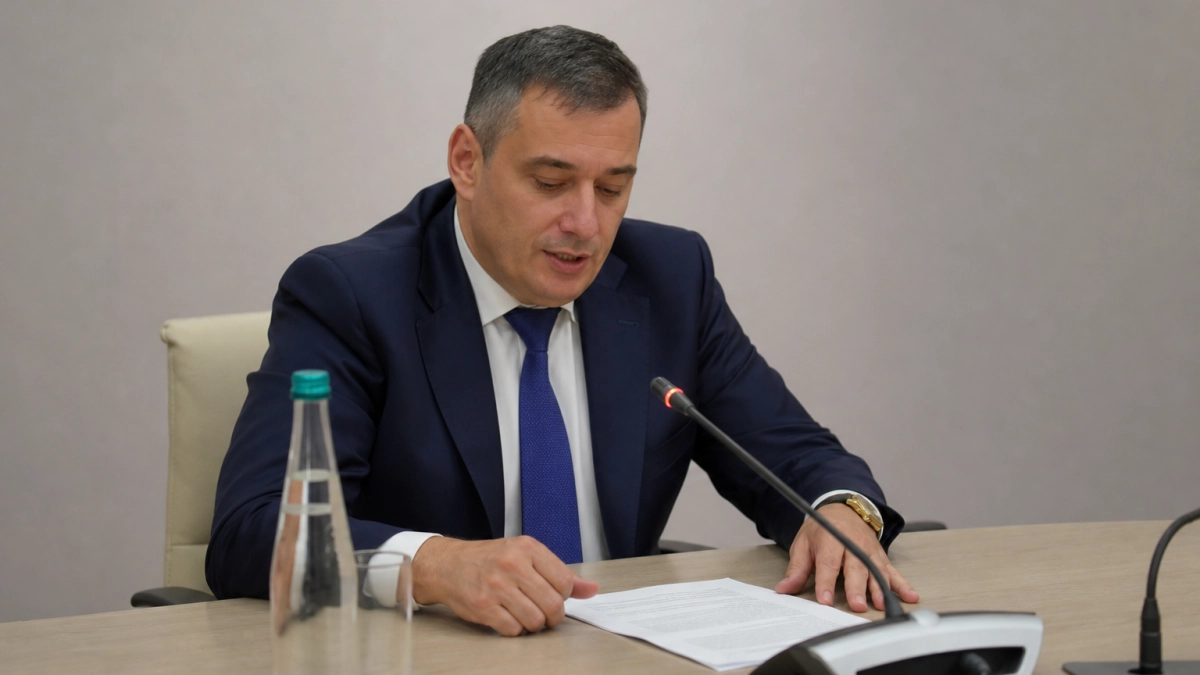 Александр Хинштейн поддержал акцию «Пирог на четвёртое» для старшего поколения курян