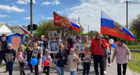 Жители Курска третий год подряд проводят свой Бессмертный полк на Аллейной улице