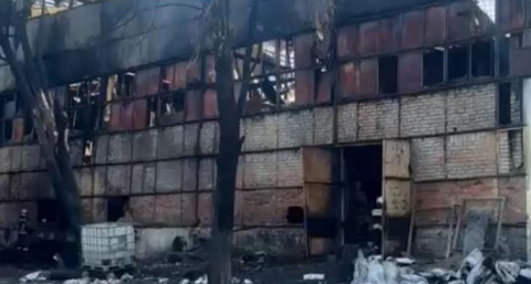 Хинштейн дал два месяца на разбор завалов после пожара на заводе в Курске