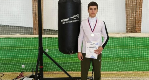 Студент из Курска завоевал золото и бронзу на чемпионате ЦФО по боксу