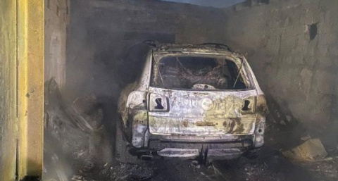 Три автомобиля сгорели при пожаре в гараже в Курской области