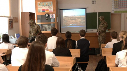 Военные рассказали курским школьникам о дронах и показали настоящие БПЛА