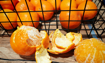 Не спешите выбрасывать мандариновые корки: 10 неожиданных способов их применения